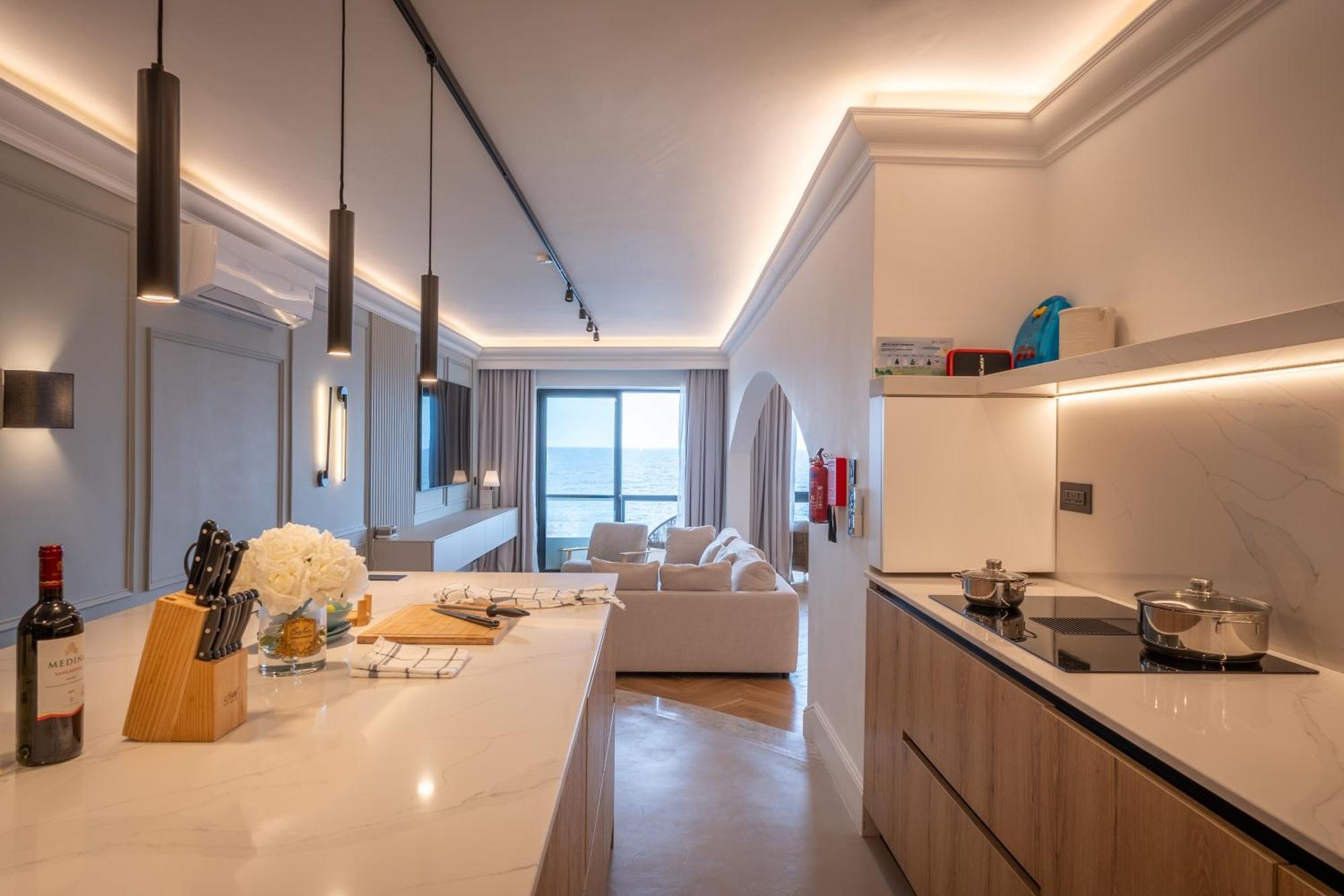 2br Luxury Design With Sea Views From Every In Appartamento